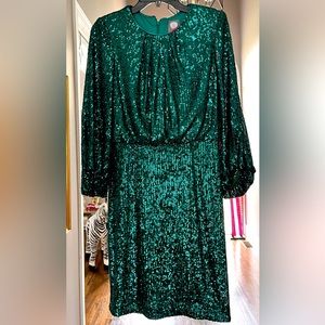 Vince Camuto green sequin dress, raglan sleeve. NWT. Size 4.